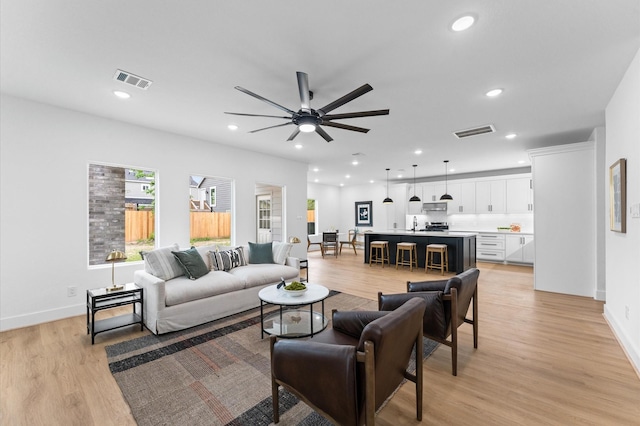 514 Melbourne St Unit B, Houston, TX 77022 - living area featuring light wood-style flooring, ceiling fan, baseboards, and recessed lighting