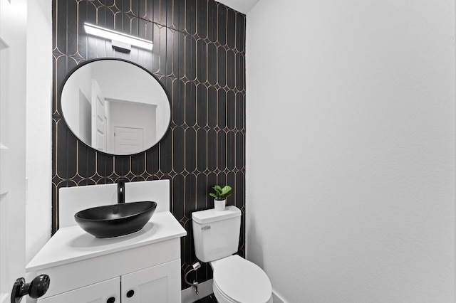 514 Melbourne St Unit B, Houston, TX 77022 - half bath featuring toilet, vanity, and tile walls