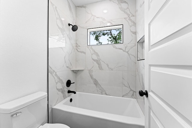 514 Melbourne St Unit B, Houston, TX 77022 - full bath featuring toilet and  shower combination