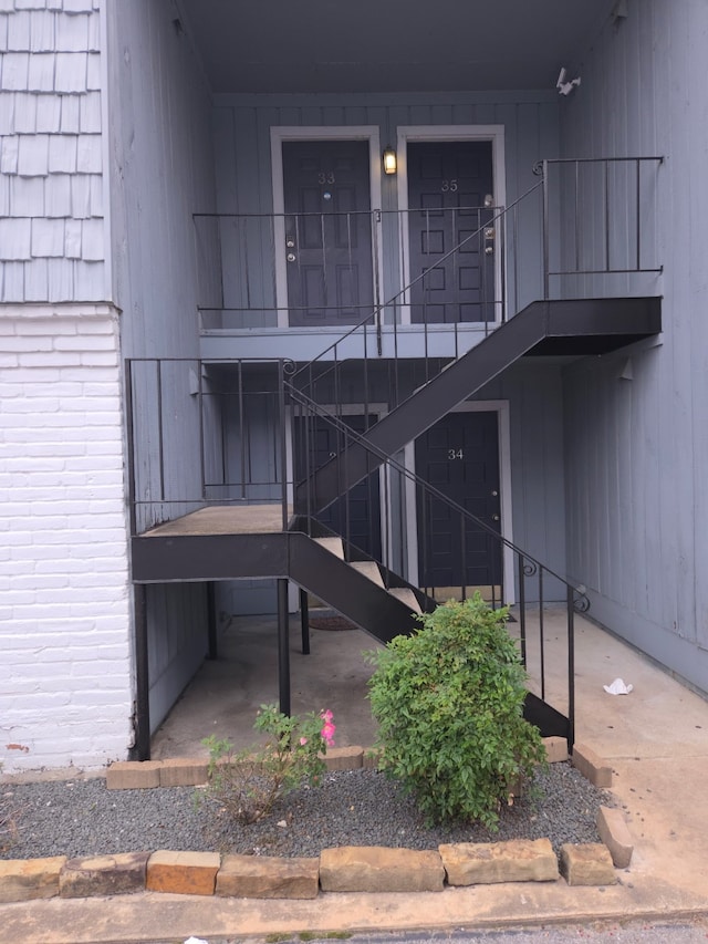 1901 S Voss Rd Unit 33, Houston, TX 77057 - view of building exterior featuring stairway