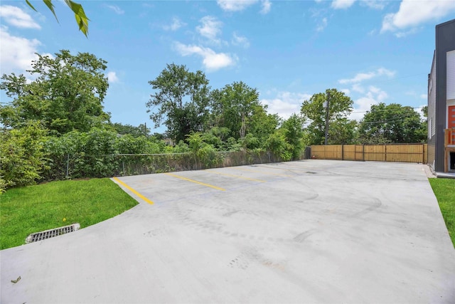 2114 Des Chaumes St, Houston, TX 77026 - view of patio