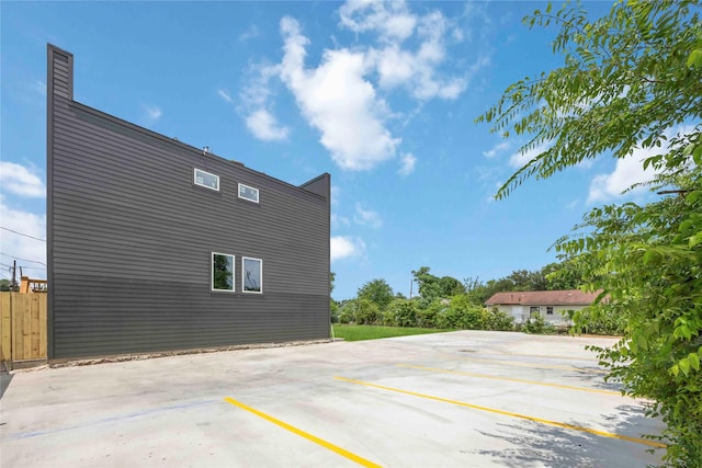2114 Des Chaumes St, Houston, TX 77026 - view of uncovered parking lot