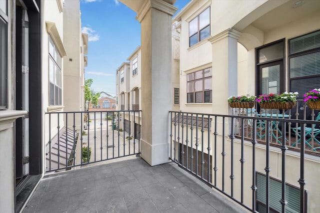 5644 Larkin St, Houston, TX 77007 - view of balcony