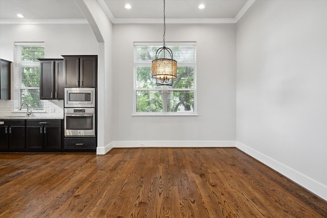 5644 Larkin St, Houston, TX 77007 - kitchen featuring stainless steel appliances, ornamental molding, a chandelier, baseboards, and dark wood-style flooring