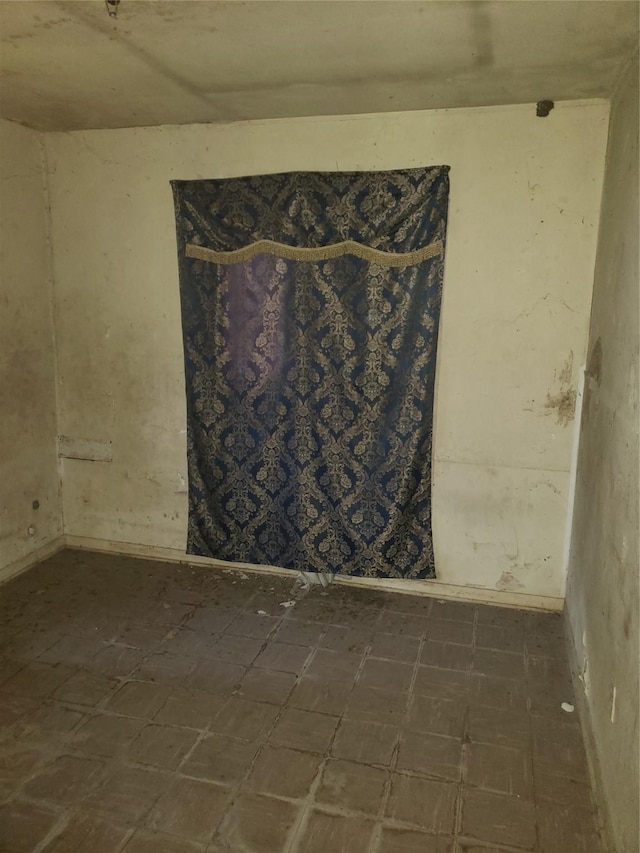 3923 Aledo St, Houston, TX 77051 - unfurnished room featuring dark floors