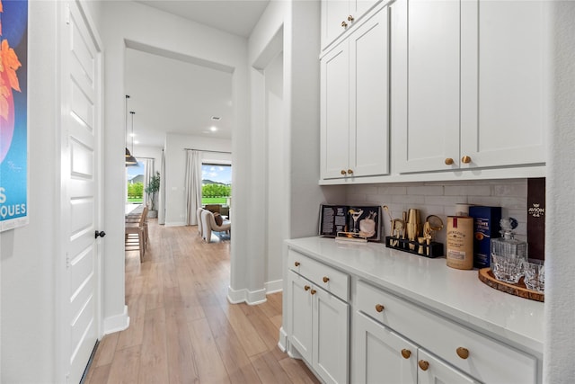 7851 Longhorn Trl, Fulshear, TX 77406 - bar area with light wood-style floors, baseboards, backsplash, and recessed lighting