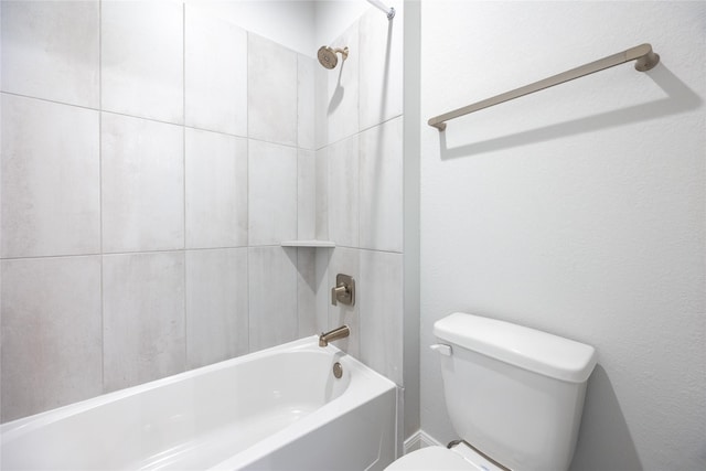 813 Laguna Green Ln, Katy, TX 77493 - bathroom featuring toilet and bathing tub / shower combination