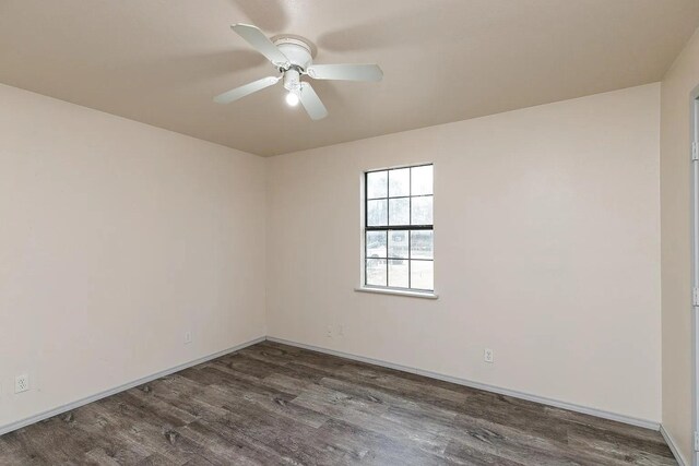 408 S Live Oak St, Mathis, TX 78368 - unfurnished room featuring dark wood-style floors, ceiling fan, and baseboards