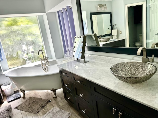 8910 Everhart Ln, Houston, TX 77040 - full bath featuring a soaking tub, vanity, and toilet
