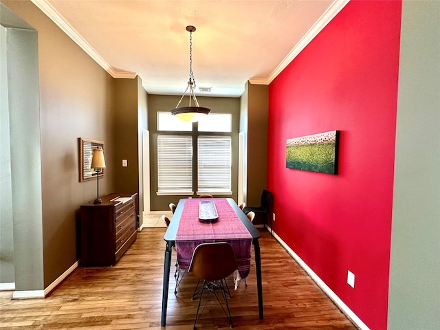 8910 Everhart Ln, Houston, TX 77040 - dining area featuring crown molding, wood finished floors, and baseboards