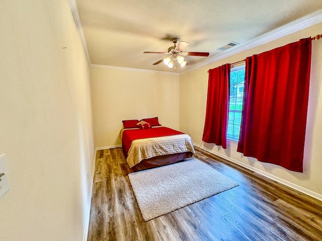 18 Joe Werner Ln, Huntsville, TX 77320 - bedroom with crown molding, wood finished floors, baseboards, and ceiling fan