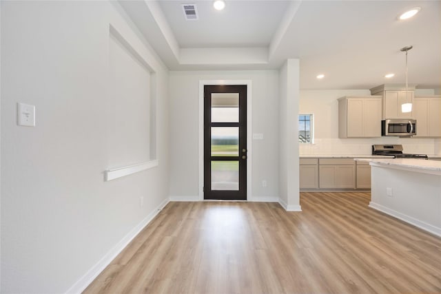 540 Barton Place Dr, Cleveland, TX 77327 - entrance foyer featuring light wood finished floors, a raised ceiling, recessed lighting, and baseboards