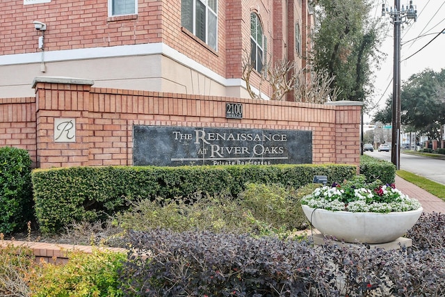 2100 Welch St Unit C305, Houston, TX 77019 - view of community sign