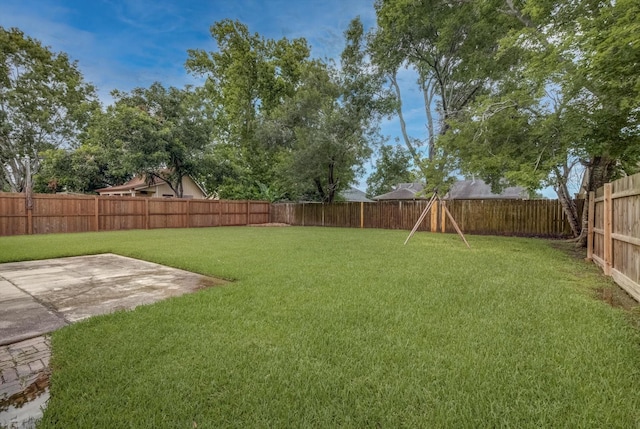1041 Crossing Rd, Angleton, TX 77515 - fenced backyard featuring a patio