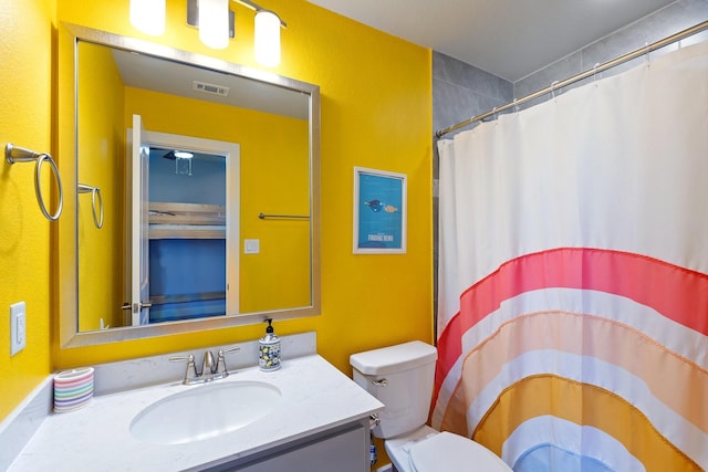 5807 Yango Terrace Ln, Sugar Land, TX 77479 - full bathroom featuring vanity, toilet, and curtained shower
