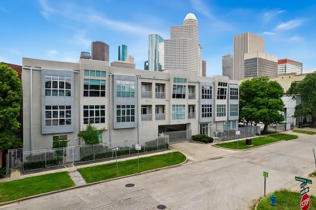207 Pierce St Unit 205, Houston, TX 77002 - skyline view