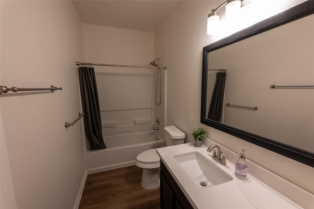 3017 Cambridge Meadows Ln, Dickinson, TX 77539 - full bath featuring toilet, vanity, shower / bath combination with curtain, wood finished floors, and baseboards