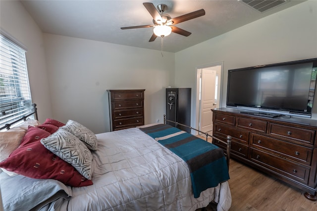 3017 Cambridge Meadows Ln, Dickinson, TX 77539 - bedroom with wood finished floors and ceiling fan