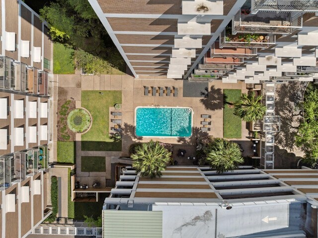 3614 Montrose Blvd Unit 704, Houston, TX 77006 - bird's eye view of a pool area