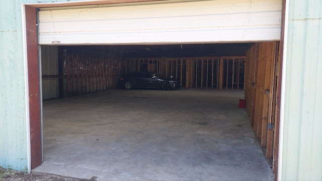 610 New York St, Navasota, TX 77868 - view of garage