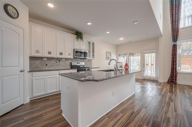 11202 Bluewater Lagoon Cir, Cypress, TX 77433 - kitchen with appliances with stainless steel finishes, a sink, healthy amount of natural light, and recessed lighting