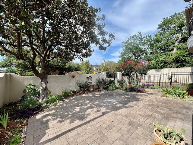 6021 Valley Forge Dr, Houston, TX 77057 - fenced backyard featuring a patio