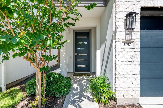 1747 Ojeman Spring Ln, Houston, TX 77055 - entrance to property with stucco siding
