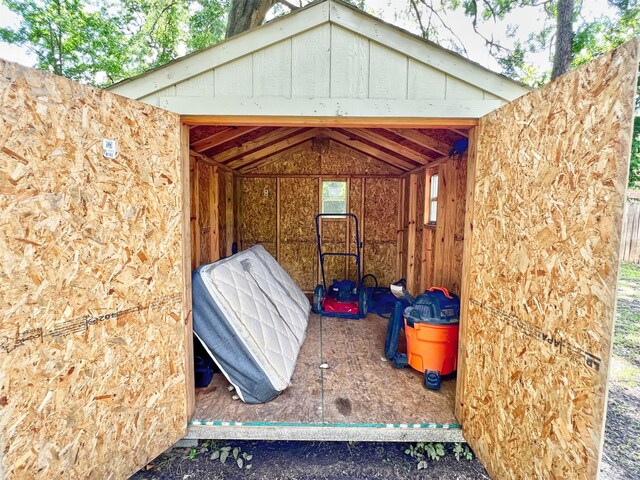 5813 Mayle St, Houston, TX 77016 - view of outdoor structure