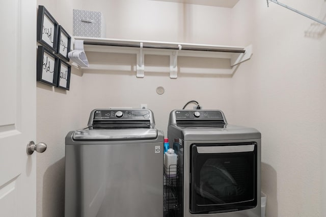 1724 Wandering Hills Rd, Conroe, TX 77304 - laundry room with independent washer and dryer