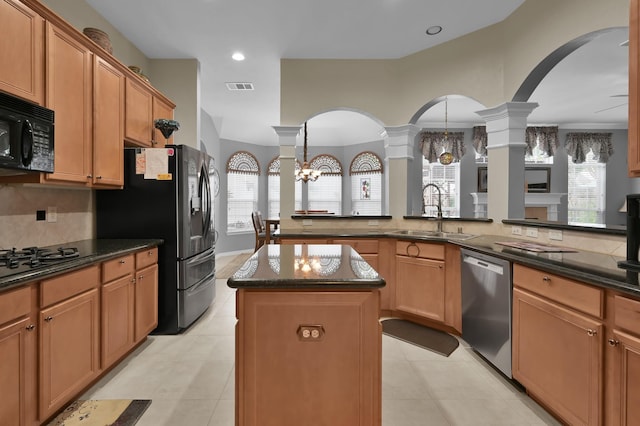 17419 Crescent Canyon Dr, Houston, TX 77095 - kitchen featuring black appliances, a sink, arched walkways, a center island, and decorative backsplash