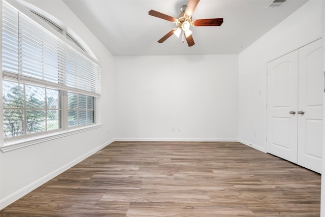 18202 Fehmarn Sound Cir, Houston, TX 77044 - unfurnished bedroom with light wood-type flooring, baseboards, a closet, and a ceiling fan