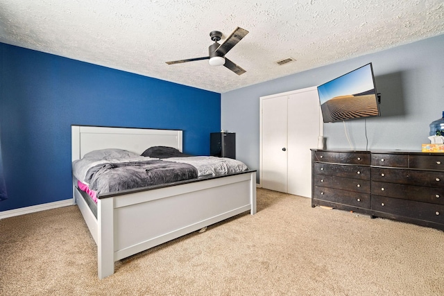 327 Brompton Ct, Highlands, TX 77562 - bedroom featuring carpet floors, a textured ceiling, a closet, and a ceiling fan