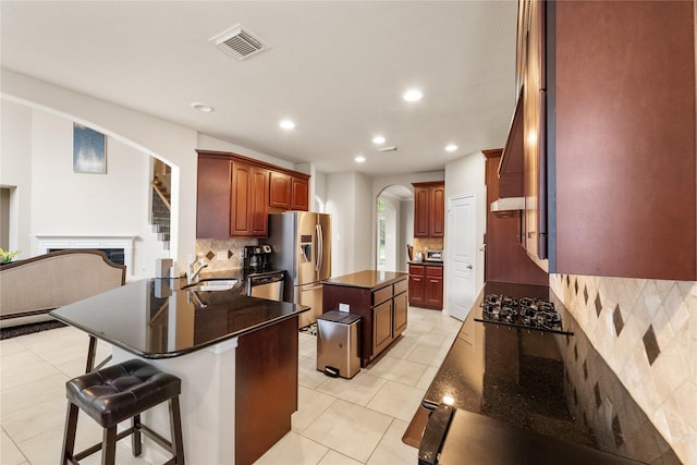4610 Countrymeadows Dr, Spring, TX 77388 - kitchen featuring arched walkways, a sink, stainless steel appliances, backsplash, and recessed lighting
