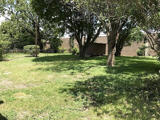 5734 Arthington St, Houston, TX 77053 - view of yard