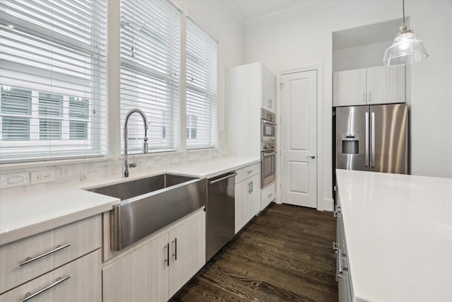 3405 Timbergrove Heights St, Houston, TX 77008 - kitchen with stainless steel appliances, crown molding, a sink, light countertops, and dark wood-style floors