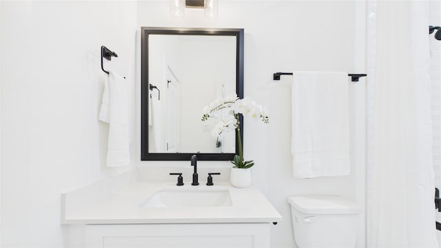 1637 Beall St, Houston, TX 77008 - bathroom featuring vanity and curtained shower