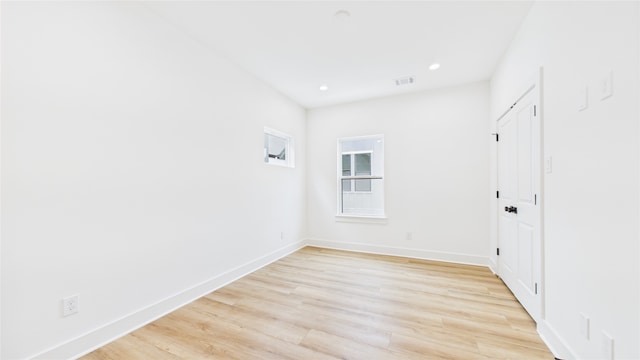 1637 Beall St, Houston, TX 77008 - empty room with light wood-style flooring and recessed lighting
