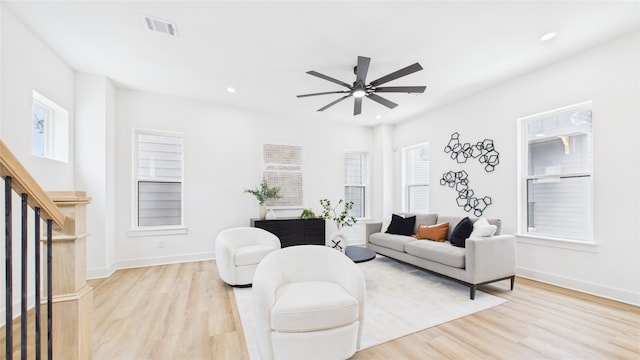 1637 Beall St, Houston, TX 77008 - living room featuring light wood-type flooring, a ceiling fan, and recessed lighting