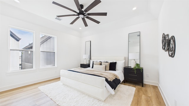 1637 Beall St, Houston, TX 77008 - bedroom featuring light wood-type flooring, recessed lighting, and a ceiling fan
