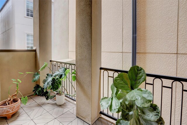 1348 W 25th St, Houston, TX 77008 - view of balcony