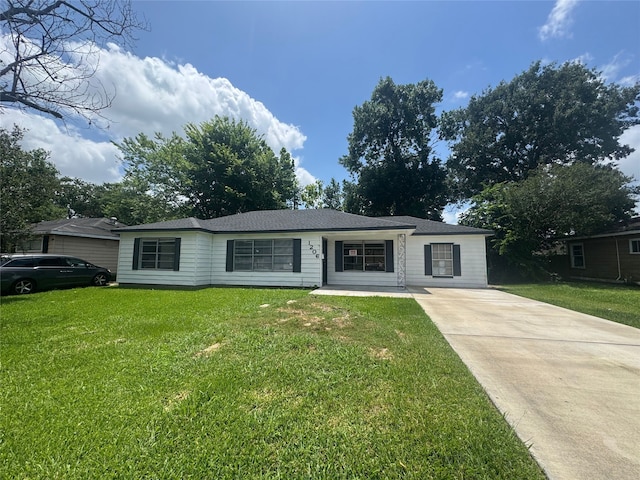 1206 Houston Ave, Pasadena, TX 77502 - ranch-style home with a front yard and concrete driveway