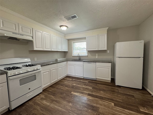 1206 Houston Ave, Pasadena, TX 77502 - kitchen featuring white appliances, under cabinet range hood, a sink, a textured ceiling, and dark countertops