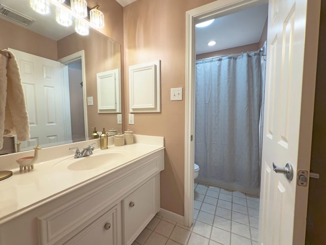 1919 Bailey St, Houston, TX 77006 - bathroom with tile patterned floors, toilet, vanity, curtained shower, and baseboards