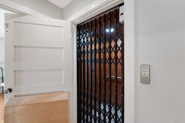 3222 Oakmont St, Houston, TX 77021 - elevator featuring a gate