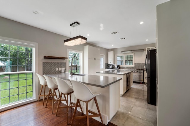 3222 Oakmont St, Houston, TX 77021 - kitchen featuring a sink, stainless steel stove, decorative backsplash, healthy amount of natural light, and recessed lighting