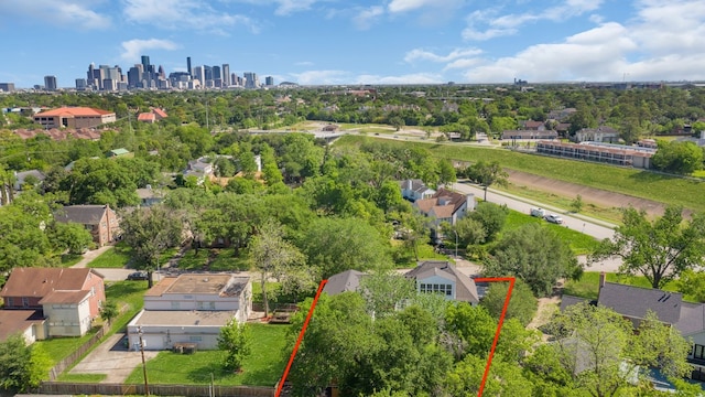3222 Oakmont St, Houston, TX 77021 - aerial view of property's location featuring property boundaries highlighted, a tree filled landscape, and city skyline