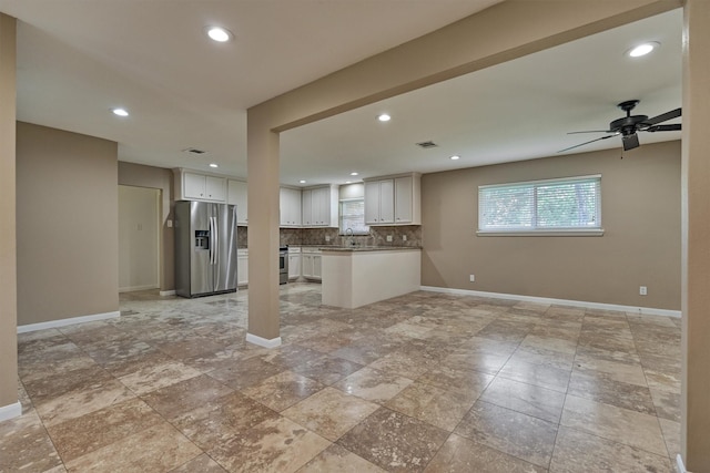 10411 Londonderry Dr, Houston, TX 77043 - kitchen featuring stainless steel fridge with ice dispenser, open floor plan, tasteful backsplash, baseboards, and recessed lighting