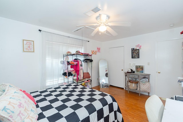 6840 County Road 659, Brazoria, TX 77422 - bedroom featuring wood finished floors and a ceiling fan