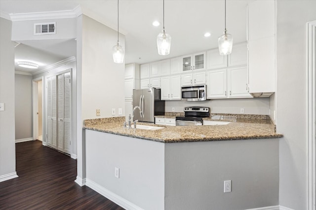 2111 Welch St Unit A123, Houston, TX 77019 - kitchen with stainless steel appliances, ornamental molding, a sink, a peninsula, and light stone countertops