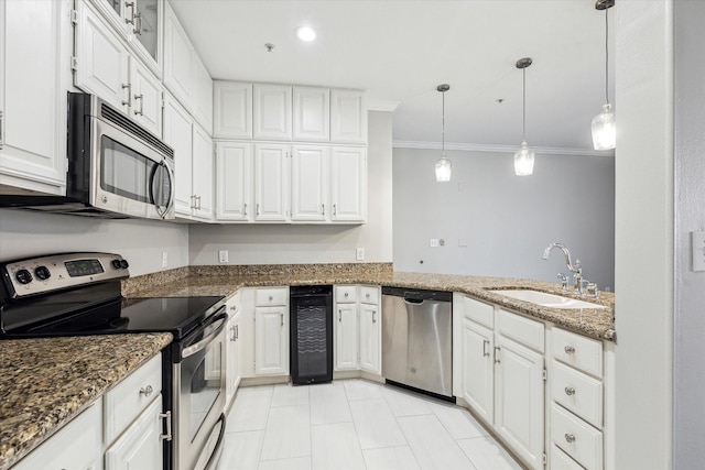 2111 Welch St Unit A123, Houston, TX 77019 - kitchen with stainless steel appliances, a sink, ornamental molding, white cabinetry, and recessed lighting